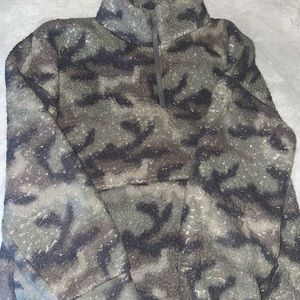 Oversized camo quarter zip sherpa